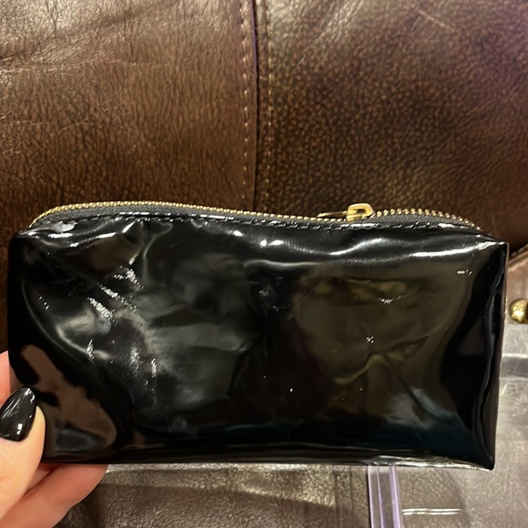 Ashlyn’d lucite clutch with interchangeable pouches - Picture 4 of 7